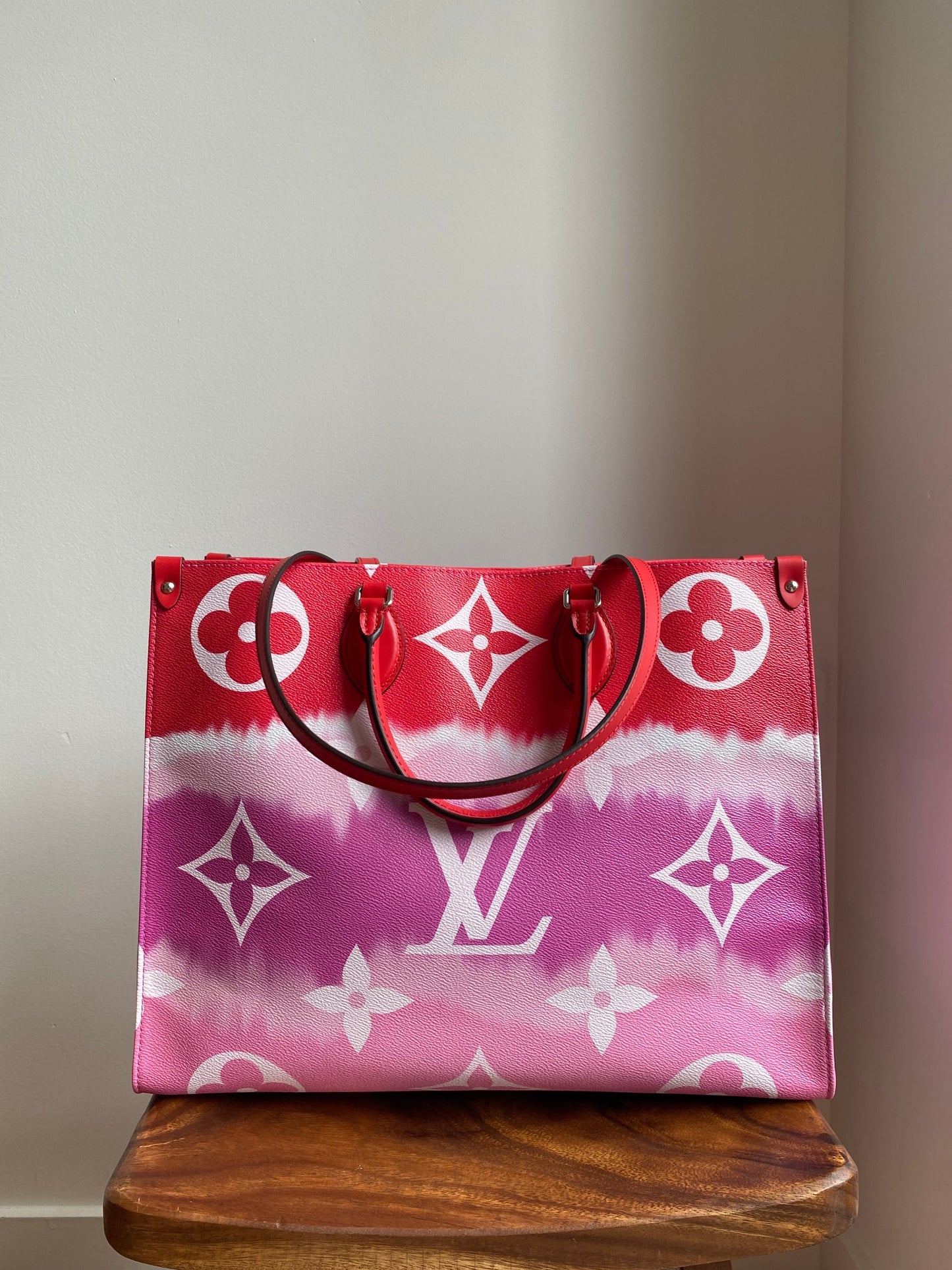 Louis Vuitton Onthego LV Escale Rouge M45121