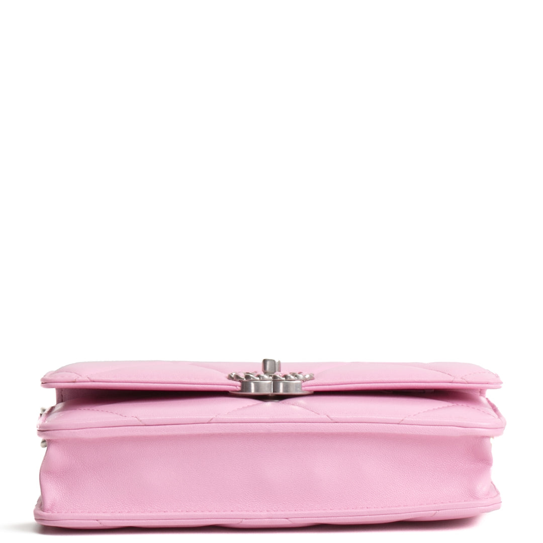 CHANEL 19 Wallet on Chain - Pink