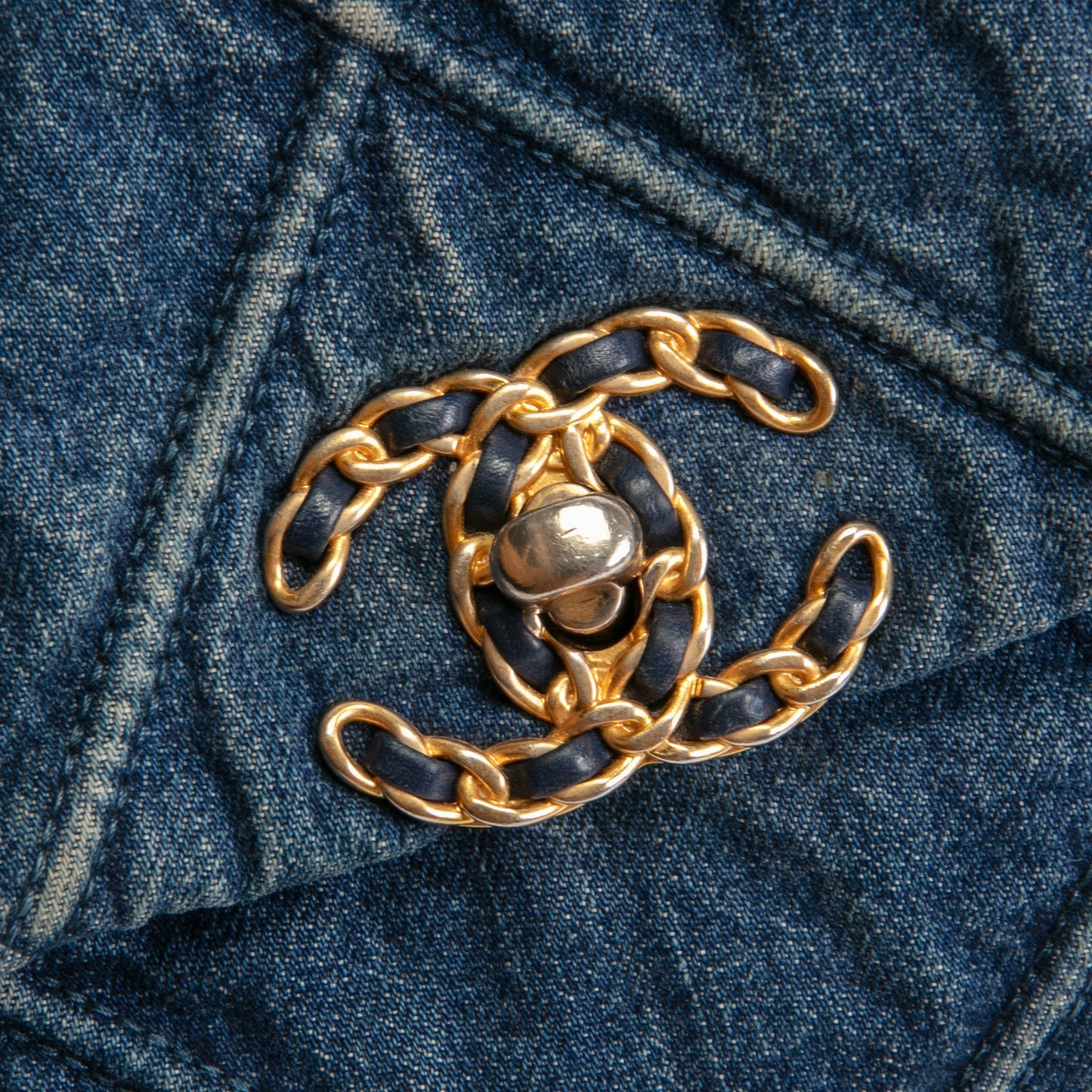 CHANEL 19 Denim Maxi Flap - Blue Jean